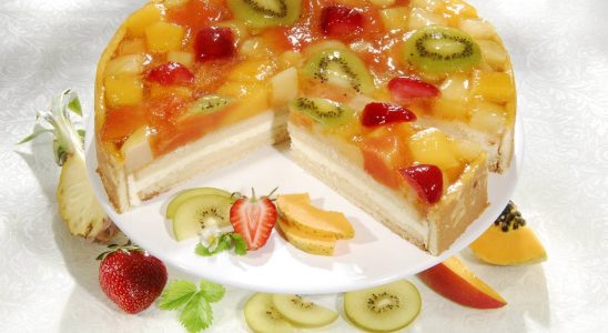 Cake souffle with fruit in jelly