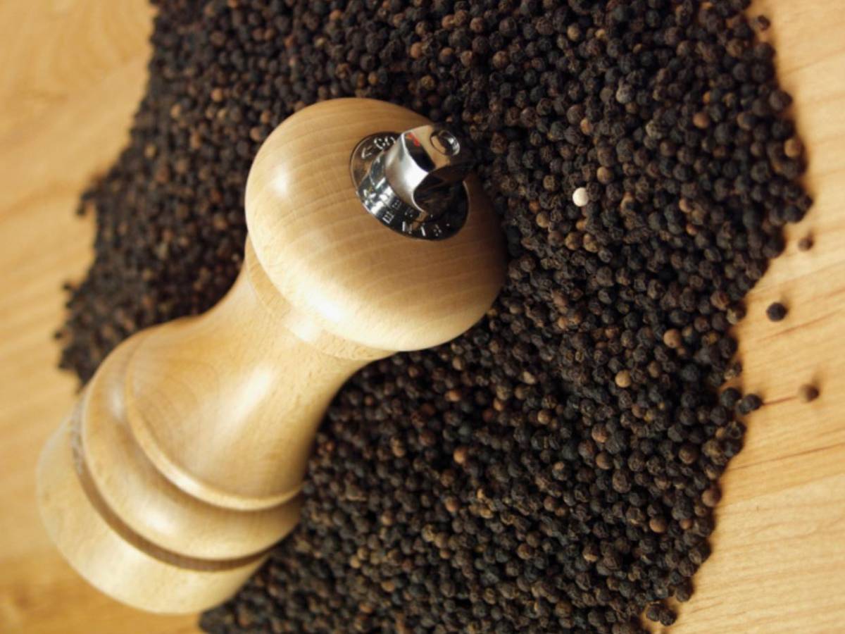 Freshly ground black pepper